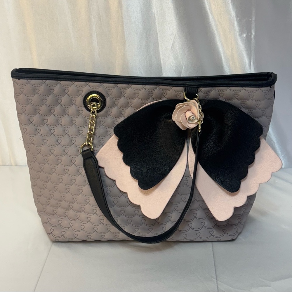 Betsey Johnson Scalloped Bow Tote Quilted Heather Gray and Pink